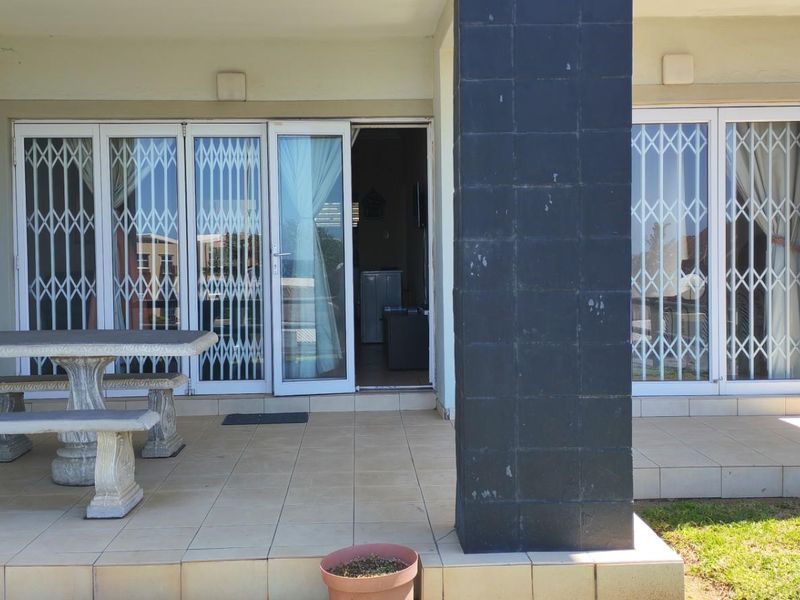 Ground Floor Apartment For Sale in Margate, KwaZulu Natal - Photo 2