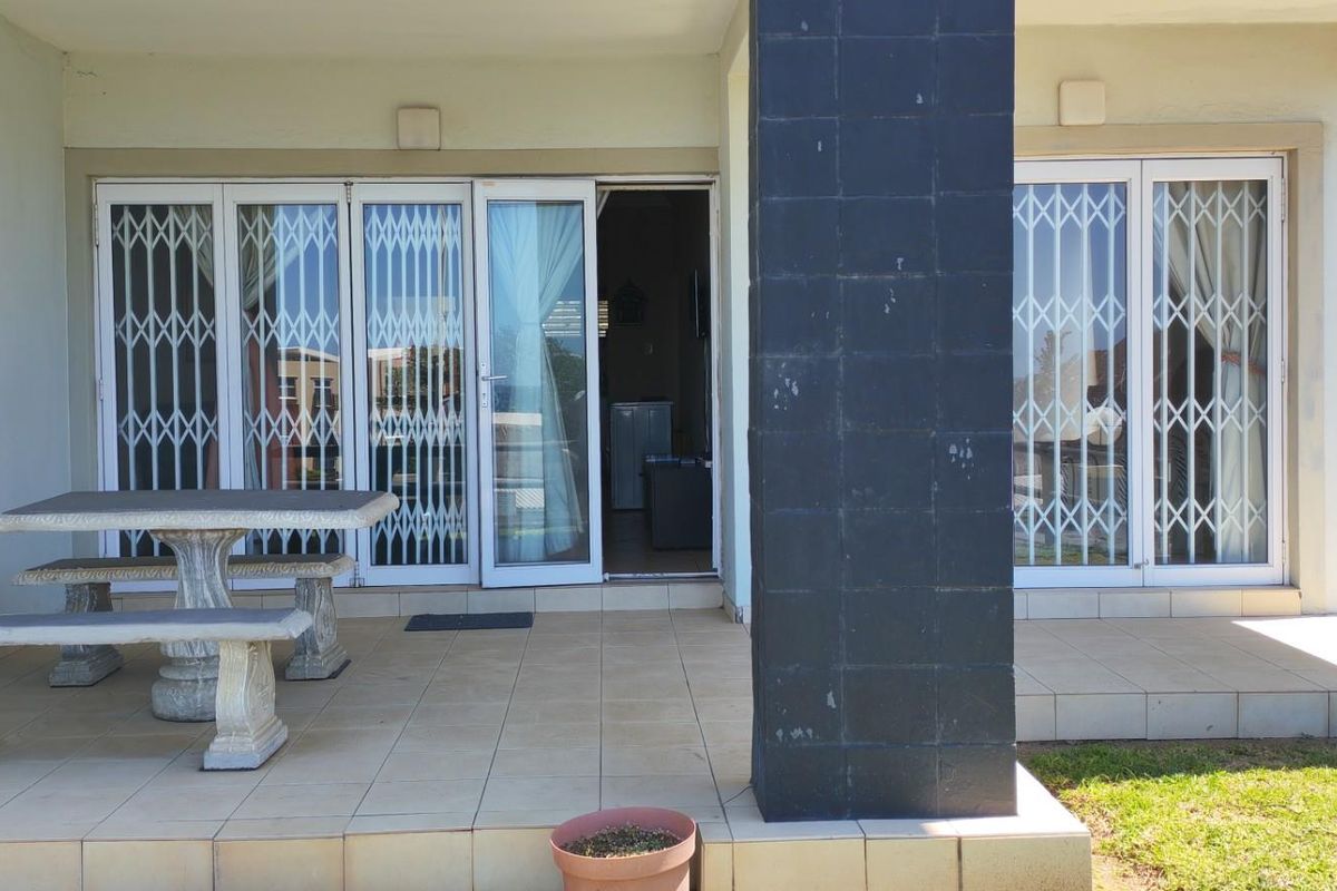 Ground Floor Apartment For Sale in Margate, KwaZulu Natal - Photo 2