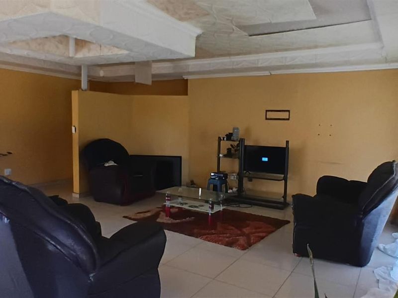 House For Sale in Mandlazini, Richards Bay, KwaZulu Natal - Photo 2