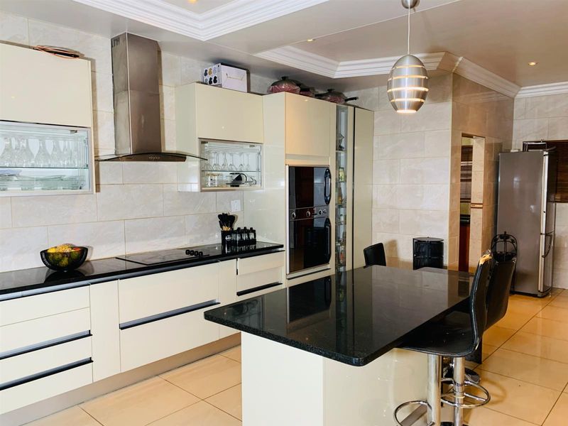 Exceptional 5-Bedroom House in an Estate in Amandasig - Photo 4