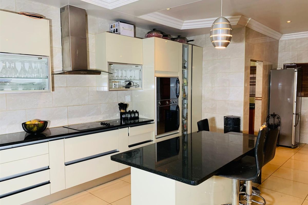 Exceptional 5-Bedroom House in an Estate in Amandasig - Photo 4