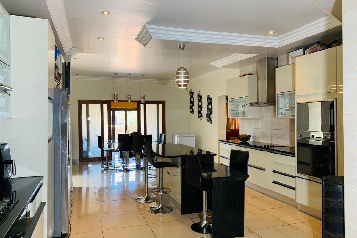 Exceptional 5-Bedroom House in an Estate in Amandasig - Photo 5