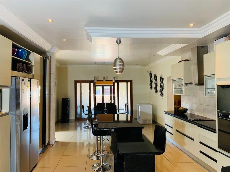 Exceptional 5-Bedroom House in an Estate in Amandasig - Photo 9