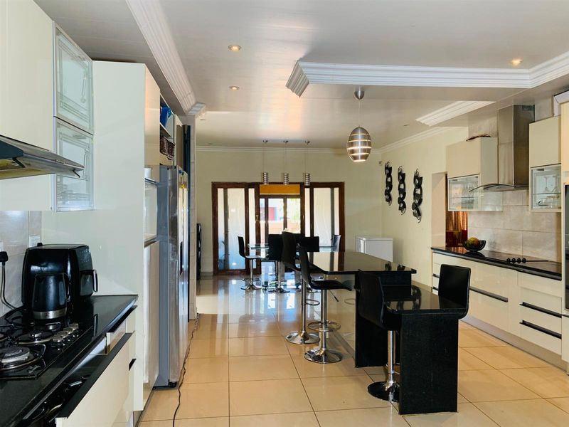 Exceptional 5-Bedroom House in an Estate in Amandasig - Photo 8