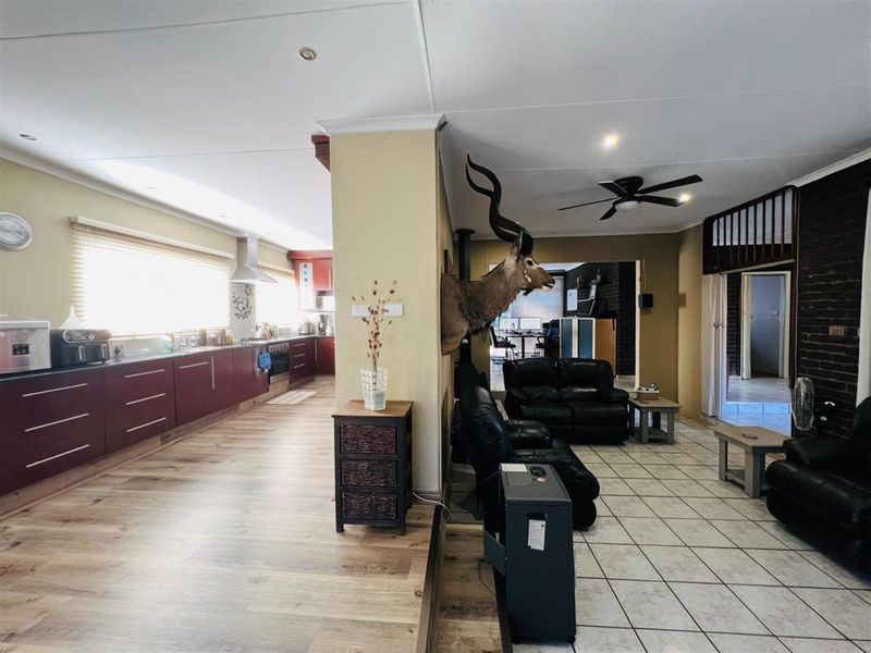 Stunning 3-Bedroom Family House For Sale in SE 2, Vanderbijlpark - Photo 8