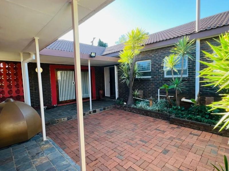 Stunning 3-Bedroom Family House For Sale in SE 2, Vanderbijlpark - Photo 5