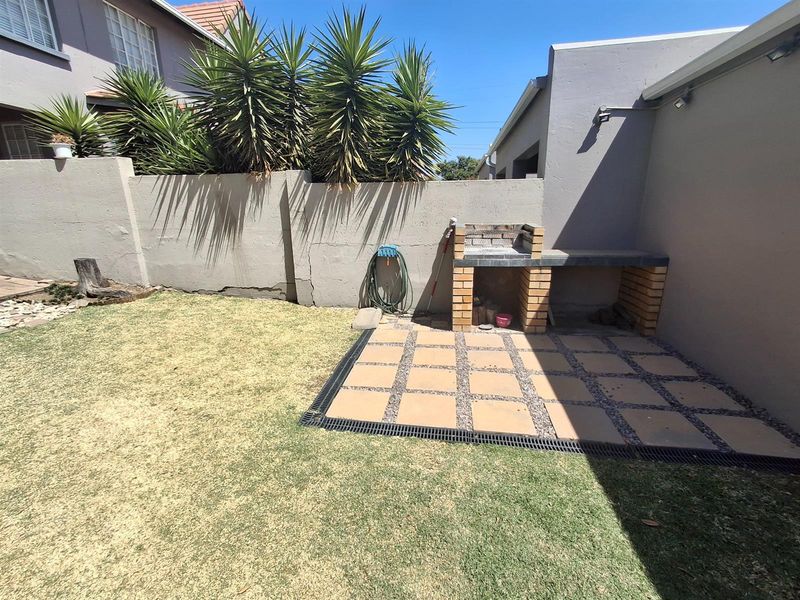 3 BEDROOM DUPLEX IN BOOMED-OFF SUBURB OF EDENGLEN - Photo 3