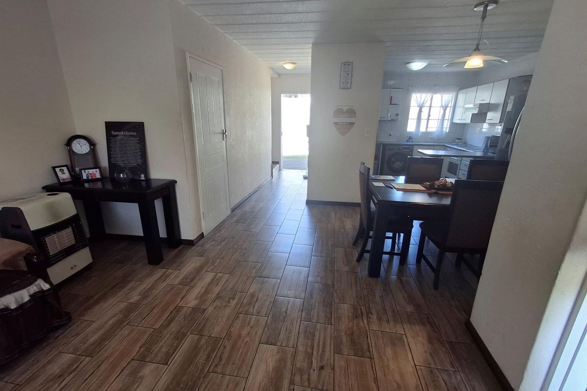 3 BEDROOM DUPLEX IN BOOMED-OFF SUBURB OF EDENGLEN - Photo 5