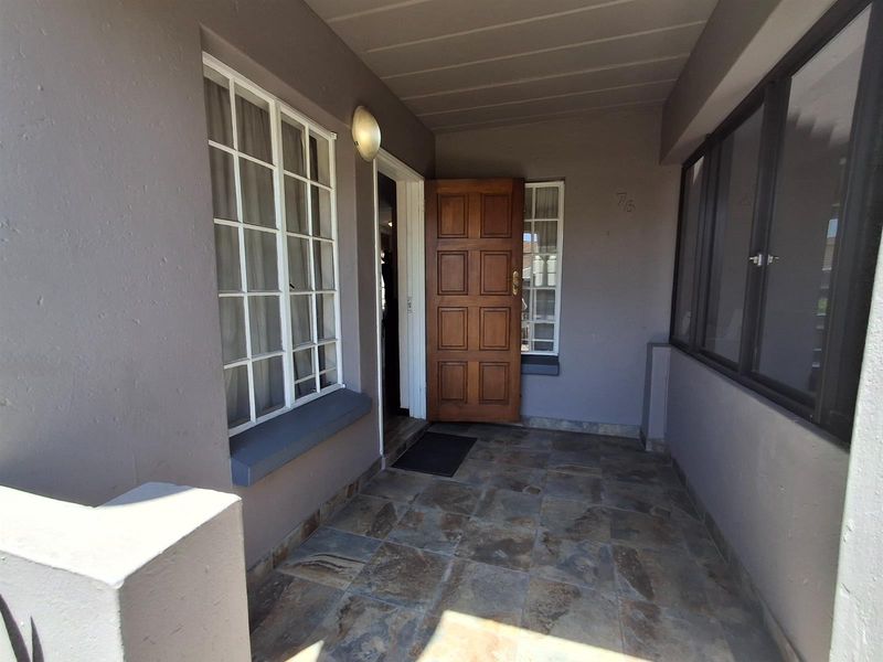 3 BEDROOM DUPLEX IN BOOMED-OFF SUBURB OF EDENGLEN - Photo 4