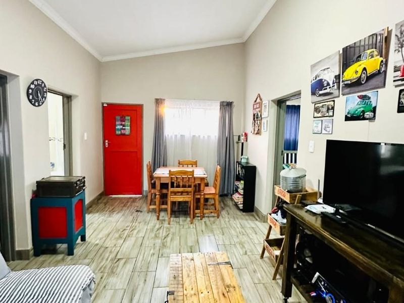 8-Bedroom, 4-Bath Home - No Loadshedding, Excellent Investment Opportunity - Photo 2