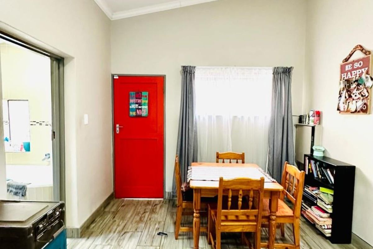 8-Bedroom, 4-Bath Home - No Loadshedding, Excellent Investment Opportunity - Photo 3