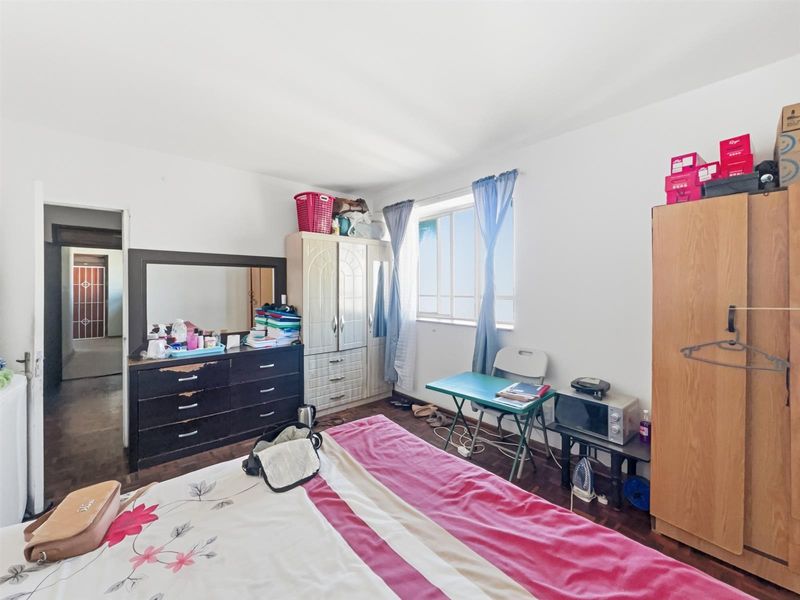 Spacious 2-bedroom Apartment For Sale in Durban Central - Photo 4