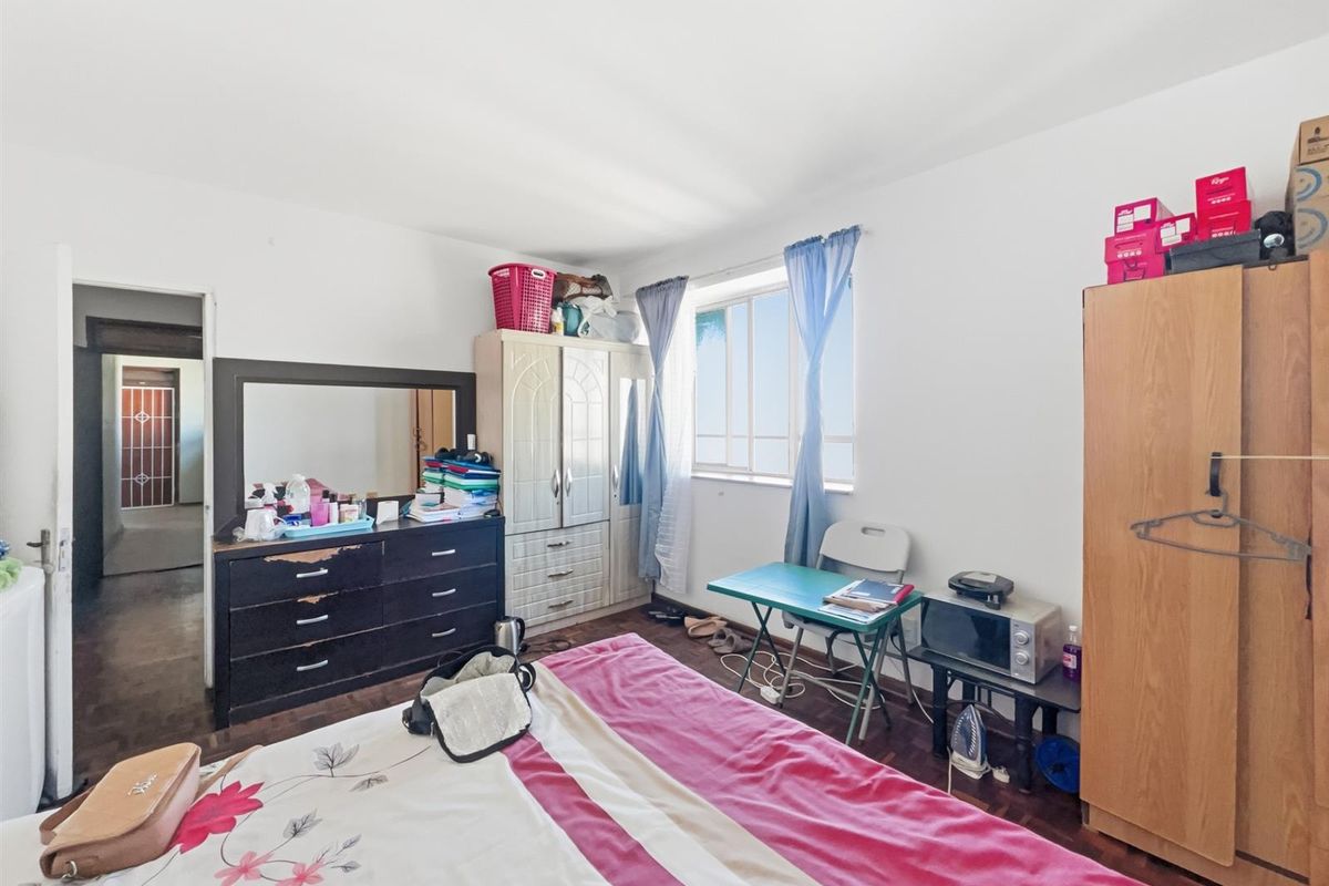 Spacious 2-bedroom Apartment For Sale in Durban Central - Photo 4