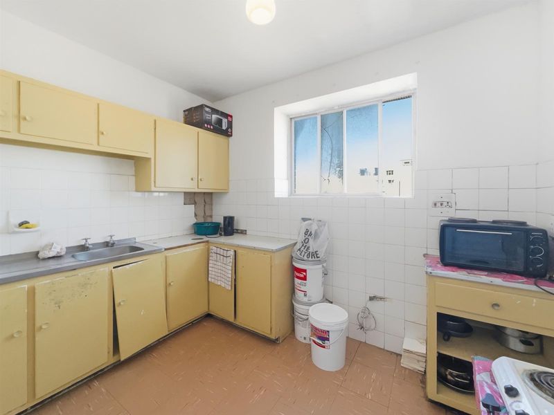 Spacious 2-bedroom Apartment For Sale in Durban Central - Photo 5