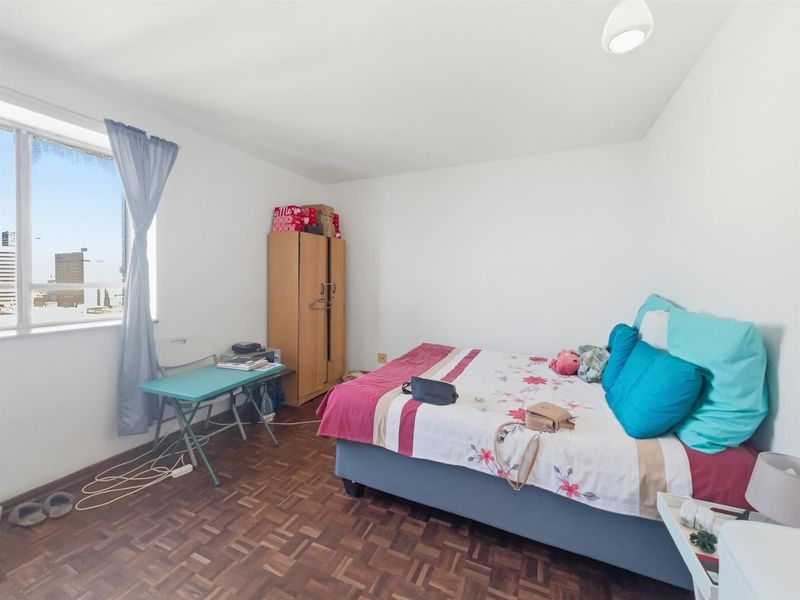 Spacious 2-bedroom Apartment For Sale in Durban Central - Photo 3