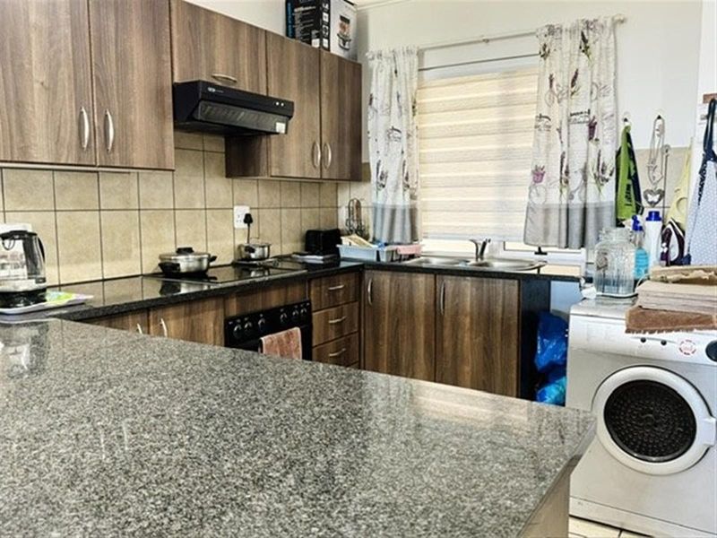 2 Bedroom Apartment! Priced To Sell, Excellent Investment! - Photo 10