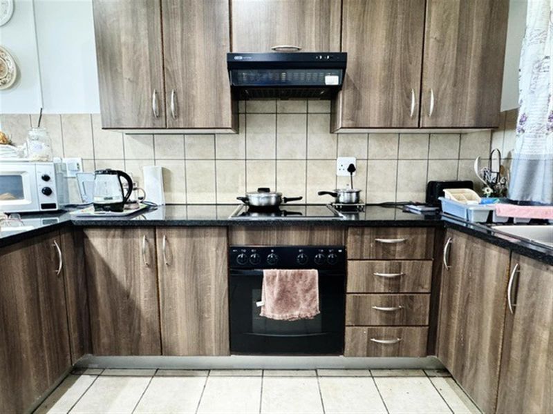 2 Bedroom Apartment! Priced To Sell, Excellent Investment! - Photo 3