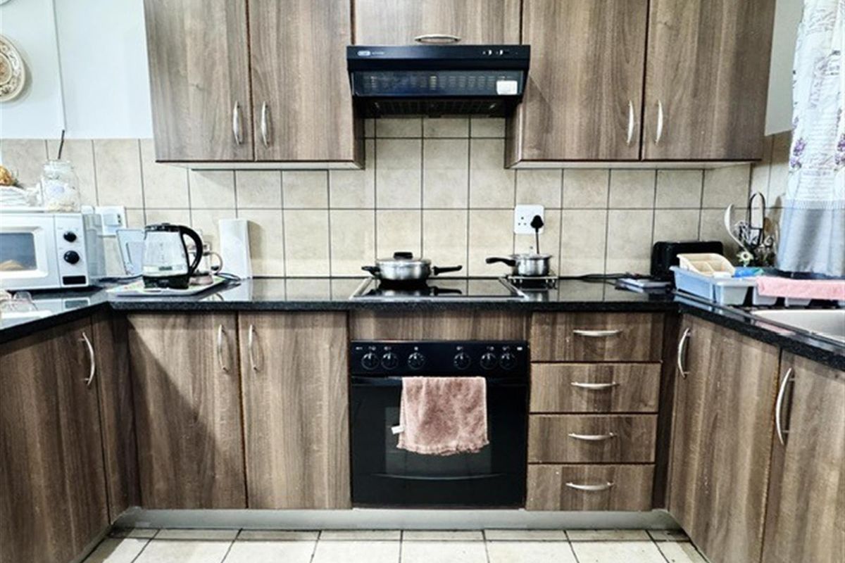 2 Bedroom Apartment! Priced To Sell, Excellent Investment! - Photo 3