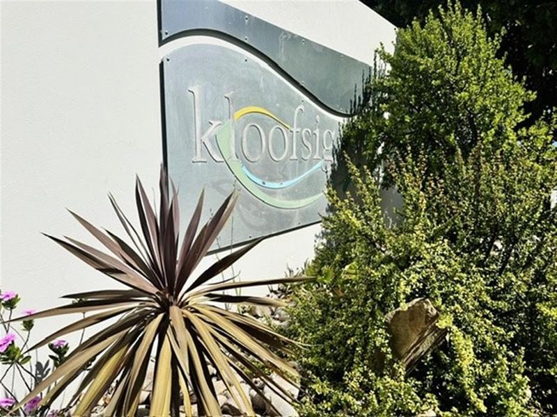 2 Bedroom Apartment! Priced To Sell, Excellent Investment! - Photo 2