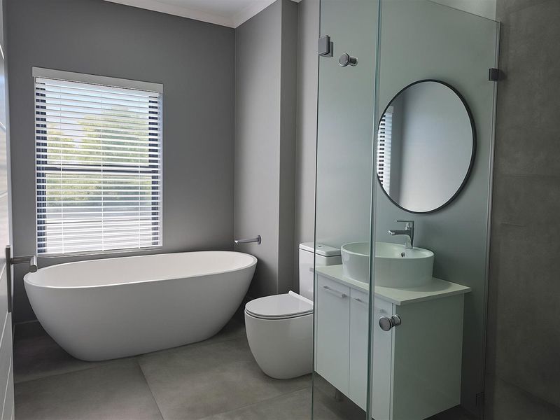 3 Bedroom Masterpiece of Modern Elegance in Kelderhof - Photo 8