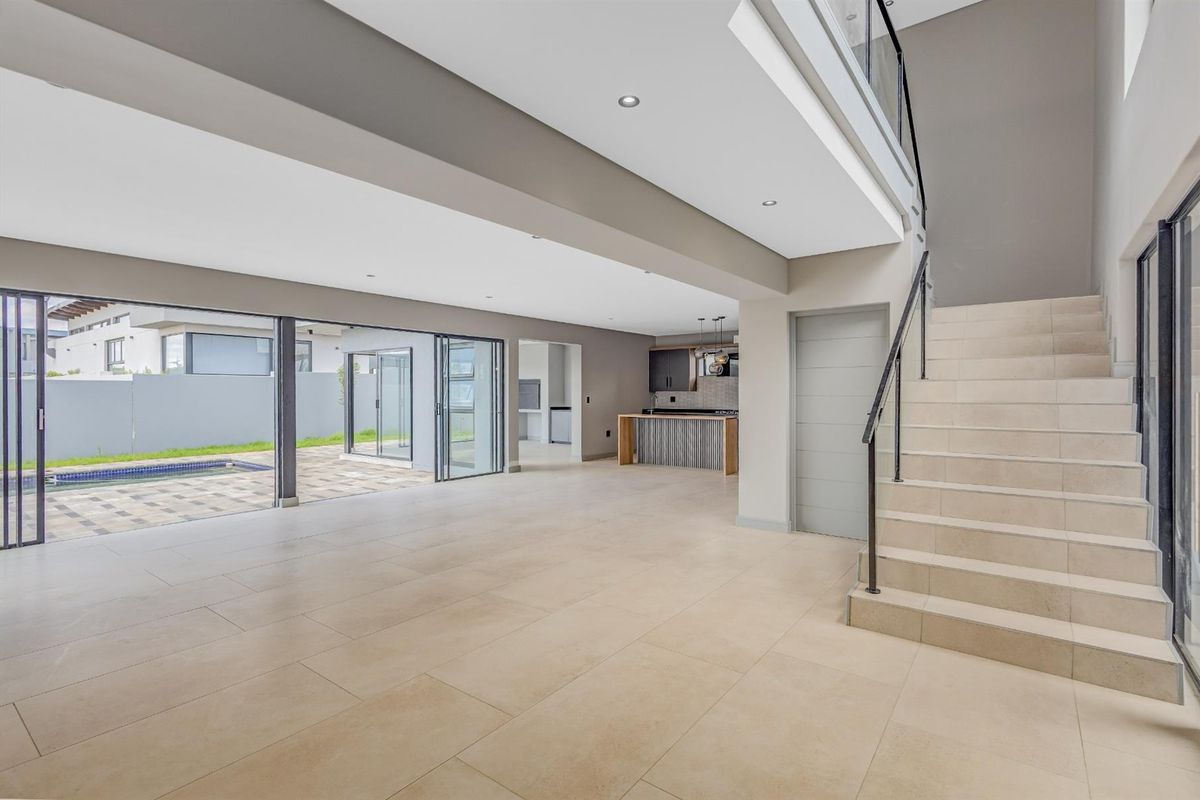 Brand New Five Bedroom Family Home in Helderfontein Estate - Photo 5