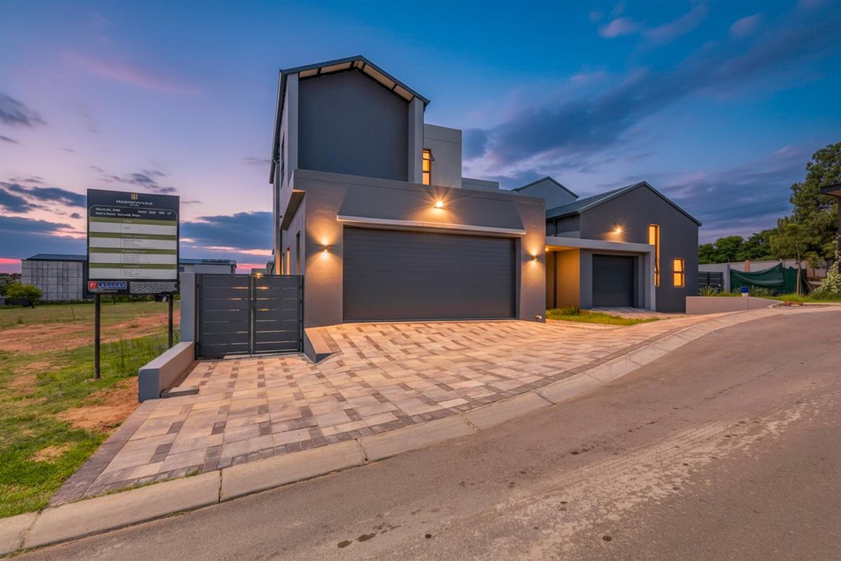 Brand New Five Bedroom Family Home in Helderfontein Estate - Photo 3