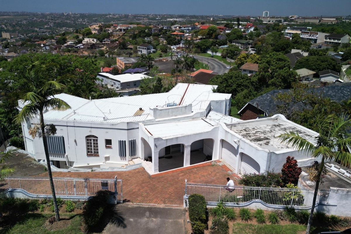 SPACIOUS 5 BEDROOM HOUSE IN RESERVOIR HILLS - Photo 2