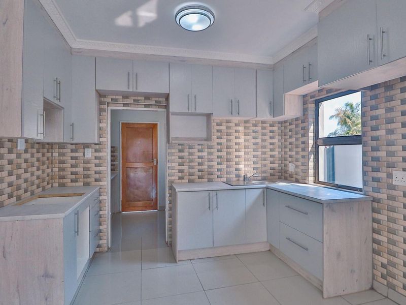 Townhouse For Sale in Melodie, Hartbeespoort, North West - Photo 6