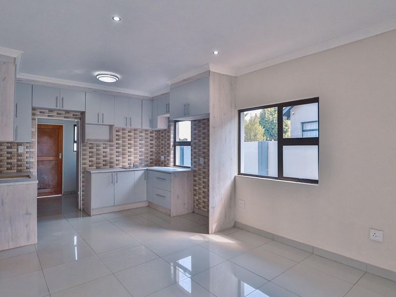 Townhouse For Sale in Melodie, Hartbeespoort, North West - Photo 8