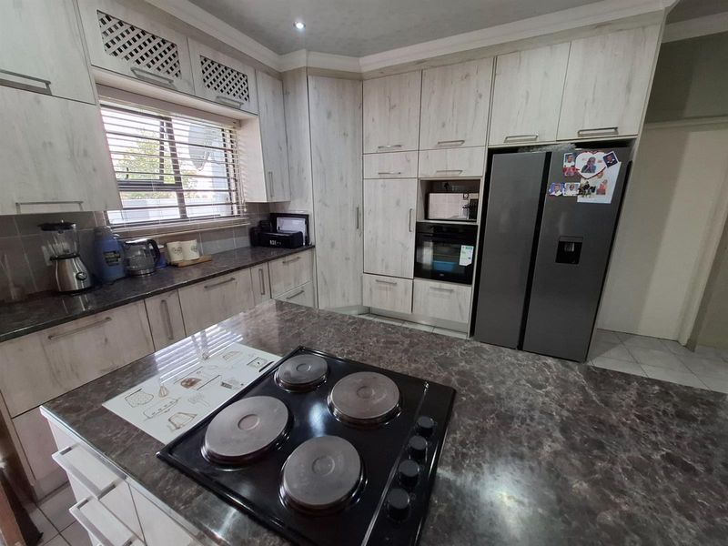 Where Modern Living Meets Family Comfort - A Home to Fall in Love With! - Photo 10