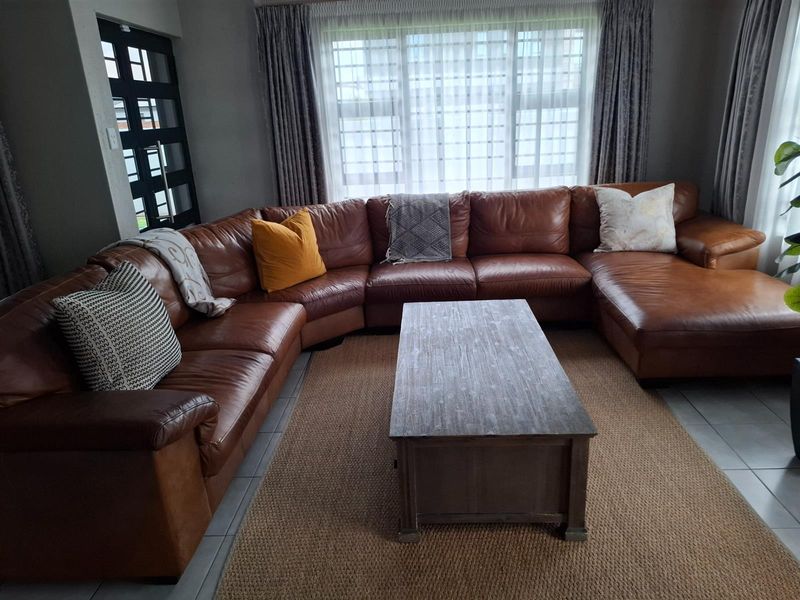 Where Modern Living Meets Family Comfort - A Home to Fall in Love With! - Photo 2