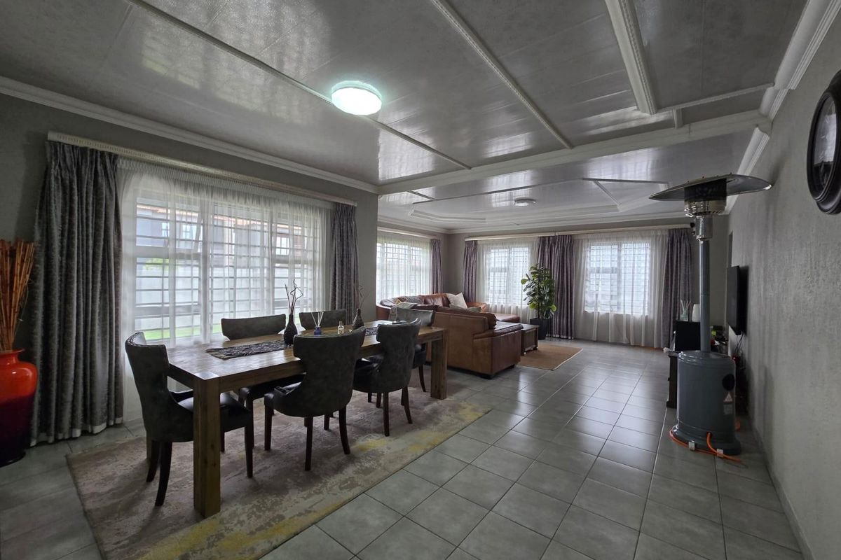 Where Modern Living Meets Family Comfort - A Home to Fall in Love With! - Photo 5