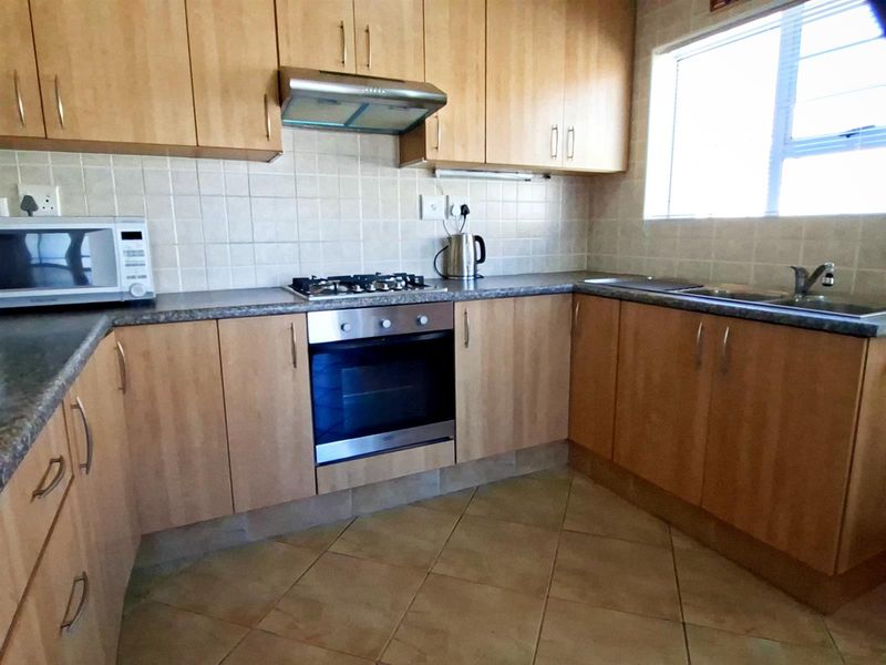 UNDER OFFER - Three Bedroom Townhouse with Solar Power - Parsonsvlei - Photo 8