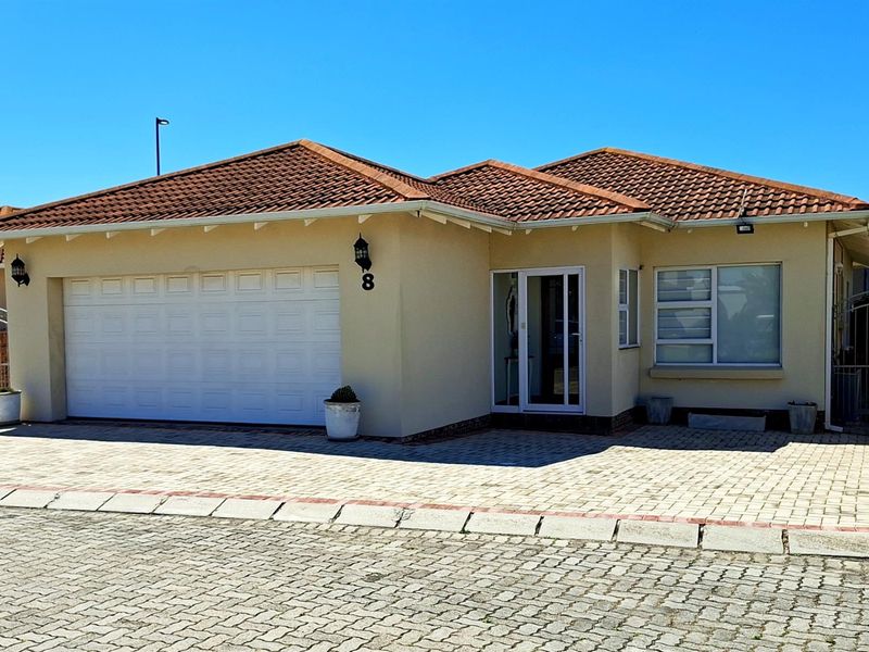 UNDER OFFER - Three Bedroom Townhouse with Solar Power - Parsonsvlei - Photo 2