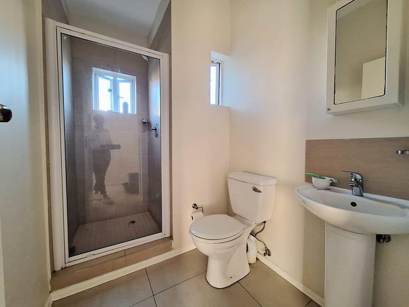 Light-Filled Second-Floor Apartment with Sunset Views - Sheffield Manor Estate - Photo 10