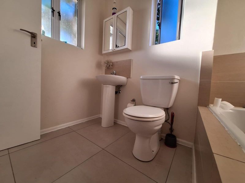 Light-Filled Second-Floor Apartment with Sunset Views - Sheffield Manor Estate - Photo 8