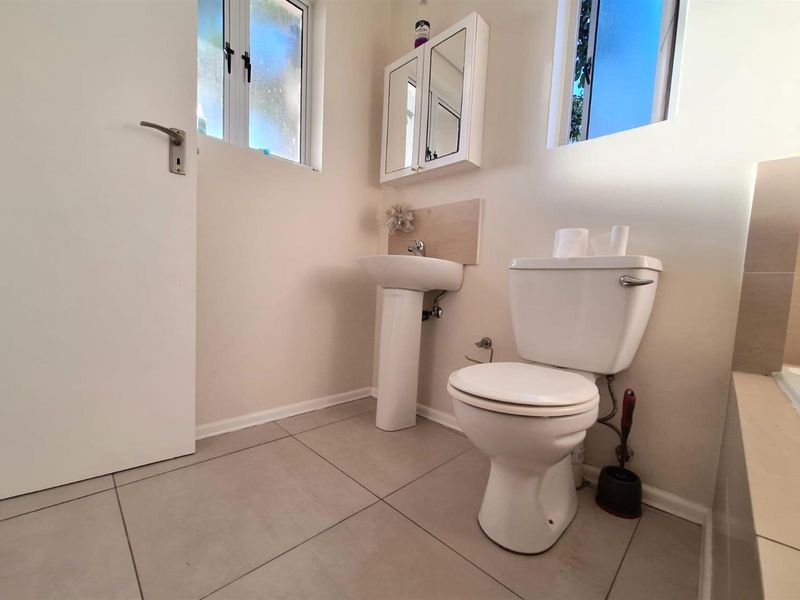 Light-Filled Second-Floor Apartment with Sunset Views - Sheffield Manor Estate - Photo 9