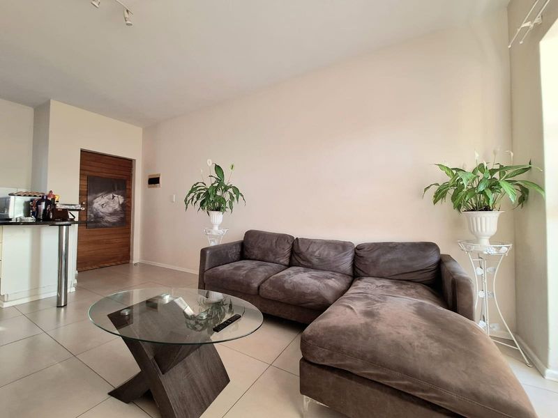 Light-Filled Second-Floor Apartment with Sunset Views - Sheffield Manor Estate - Photo 2