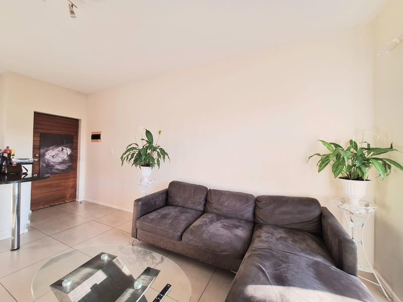 Light-Filled Second-Floor Apartment with Sunset Views - Sheffield Manor Estate - Photo 4