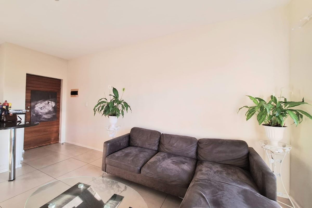 Light-Filled Second-Floor Apartment with Sunset Views - Sheffield Manor Estate - Photo 4