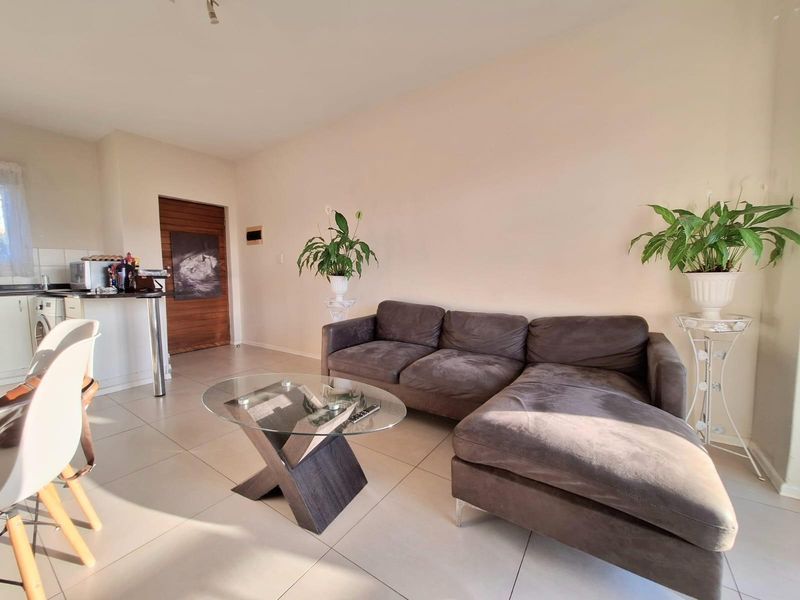 Light-Filled Second-Floor Apartment with Sunset Views - Sheffield Manor Estate - Photo 3