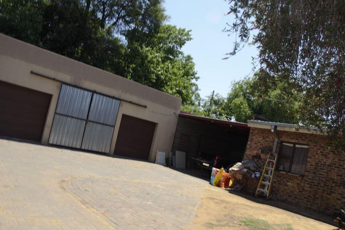 House For Sale in Three Rivers, Vereeniging - Photo 2