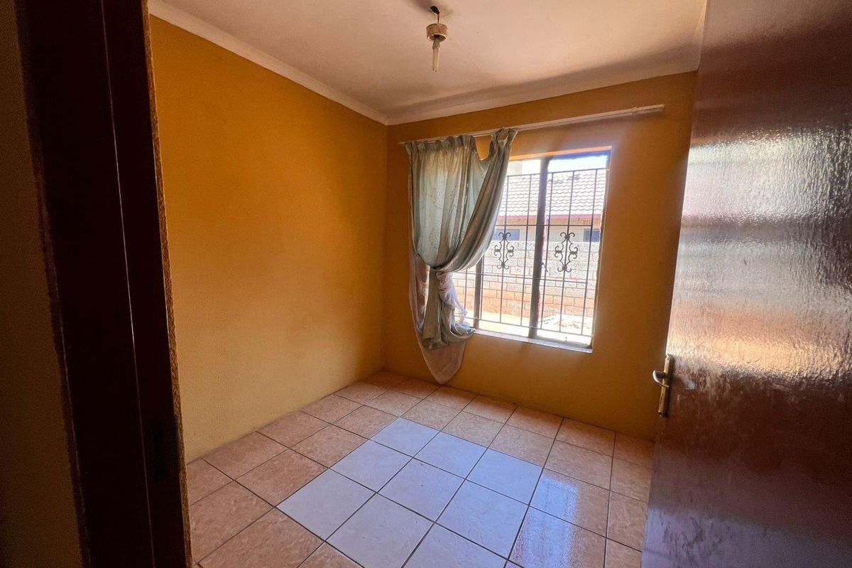 Full Title House For Sale in Protea Glen, Soweto - Photo 2