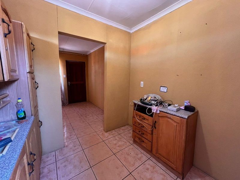 Full Title House For Sale in Protea Glen, Soweto - Photo 4