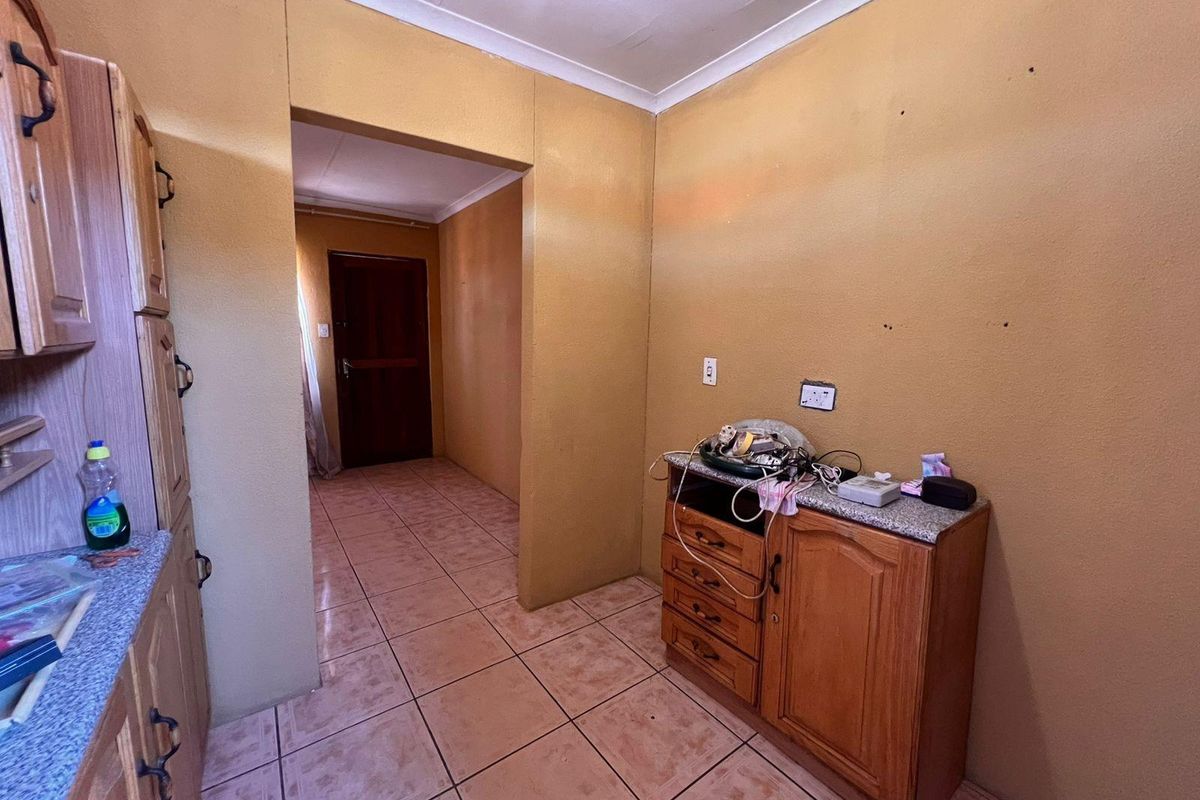 Full Title House For Sale in Protea Glen, Soweto - Photo 4