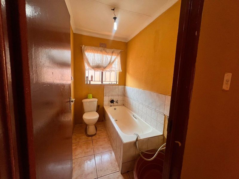Full Title House For Sale in Protea Glen, Soweto - Photo 3