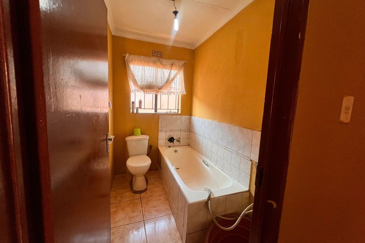 Full Title House For Sale in Protea Glen, Soweto - Photo 3