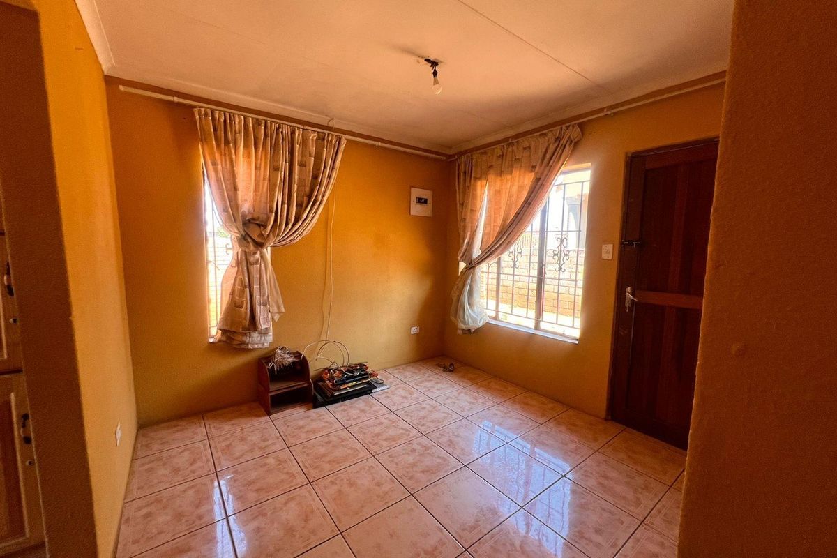 Full Title House For Sale in Protea Glen, Soweto - Photo 5