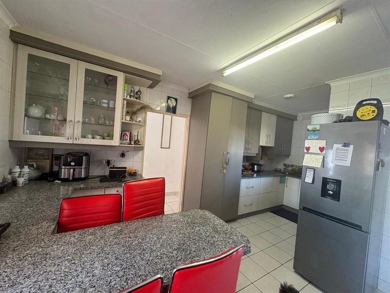 Solid Style Meets Modern Comfort in Pioneer Park! - Photo 8