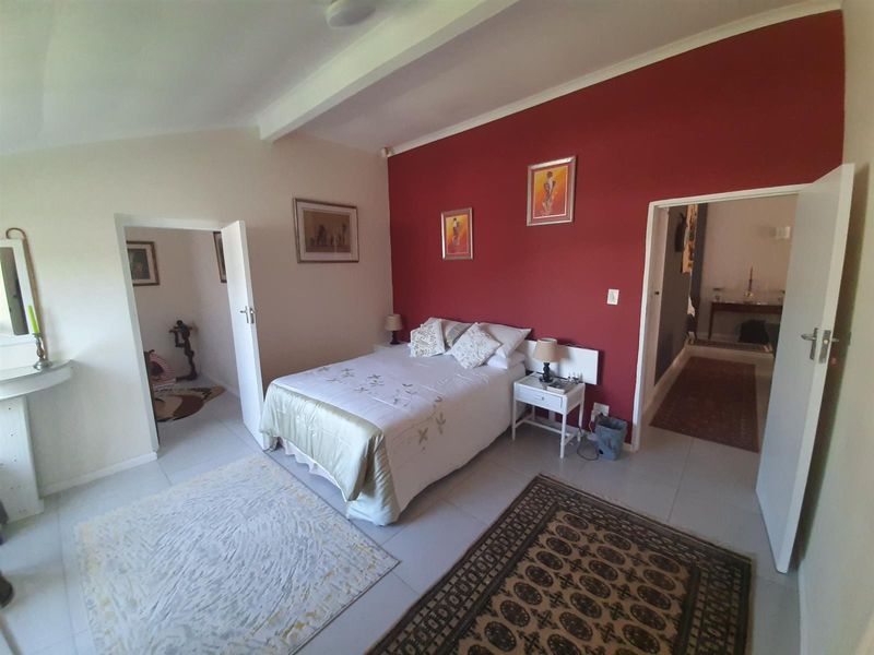 Charming Three-Bedroom Townhouse in a Tranquil, Secure Complex - Photo 9